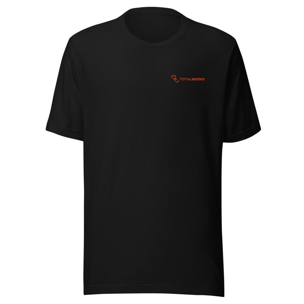 Camiseta TotalOutfit negra · logo bordado en hilo naranja