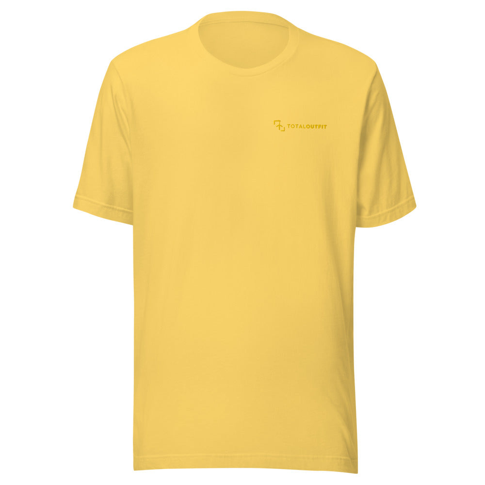 Camiseta TotalOutfit tono sobre tono · amarilla con logo bordado en el mismo color