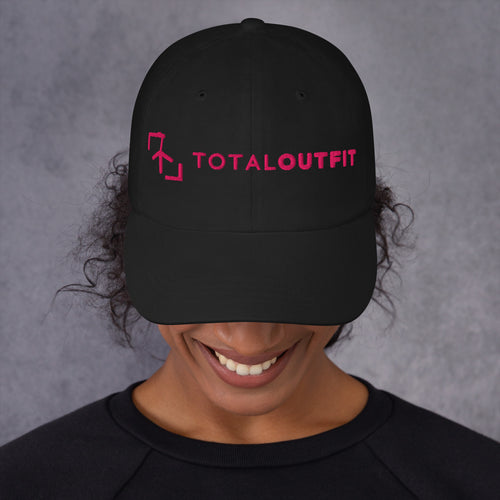 Gorra TotalOutfit por LaPercha – Negra, logo rosa bordado