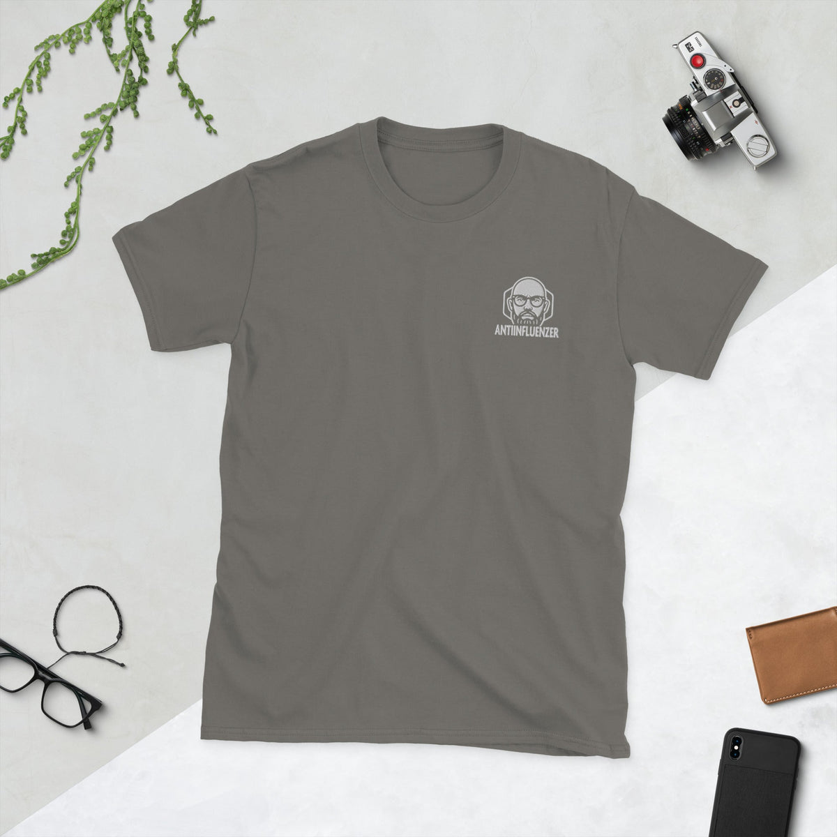 Camiseta de manga corta unisex AntiInfluenzer Edition Bordada
